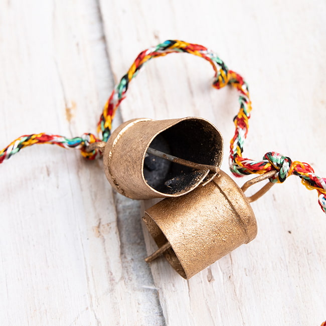 【送料無料・6個セット】ドアチャイムなどへ!手作りのやさしい音色 インドの銅製カウベル-【2cm*1.5cm*110cm-120cm】 5 - 裏側はこのようになっています。