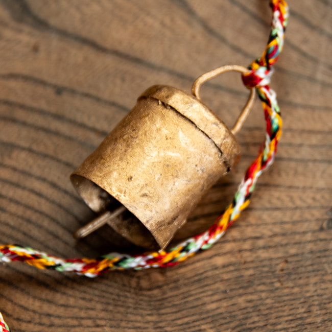 【送料無料・6個セット】ドアチャイムなどへ！手作りのやさしい音色 インドの銅製カウベル-【3cm*2cm*100cm】 5 - アンティーク感のある風合いがとても素敵ですね。
