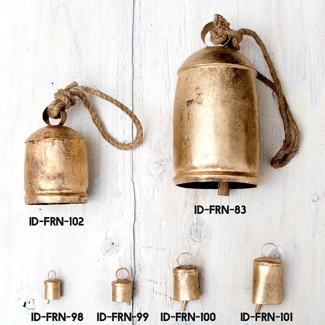 【送料無料・7個セット】【3個セット】手作りのやさしい音色 インドの銅仕上げベル-【2cm*2.5cm】 7 - 同ジャンル品とのサイズ比較写真になります