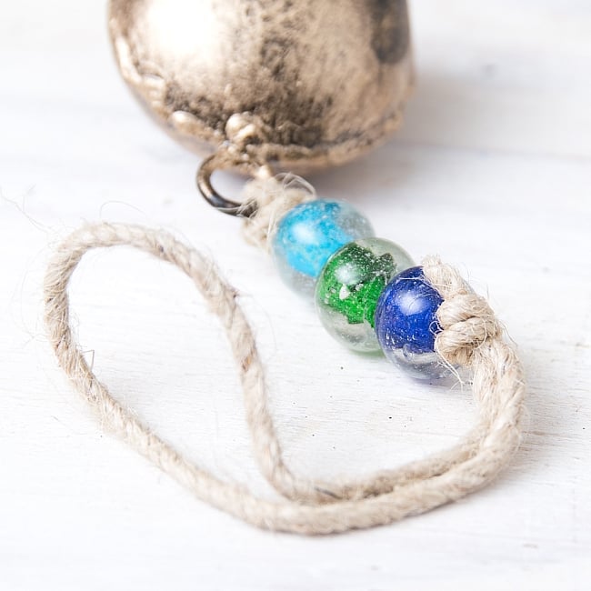 【3個セット】ドアチャイムなどへ！手作りのやさしい音色 インドの銅仕上げカウベル　ハンギング - ゴールドシングルベル 7 - 取付部の写真です