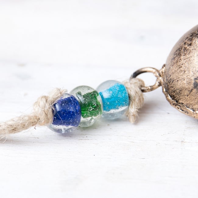 【3個セット】ドアチャイムなどへ！手作りのやさしい音色 インドの銅仕上げカウベル　ハンギング - ゴールドシングルベル 8 - ビーズがかわいいですよ