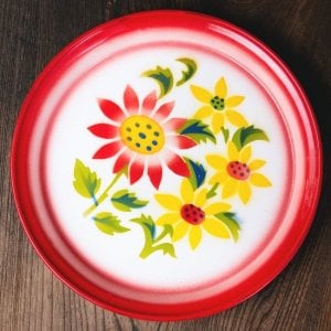 タイのレトロホーロー 花柄飾り皿・トレー RABBIT BRAND〔約25.7cm×約2.5cm〕