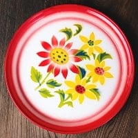 タイのレトロホーロー 花柄飾り皿・トレー RABBIT BRAND〔約25.7cm×約2.5cm〕