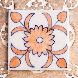 〔10cm×10cm〕ブルーポッタリー ジャイプール陶器の正方形デコレーションタイル唐草オレンジ(ID-FTNS-118)