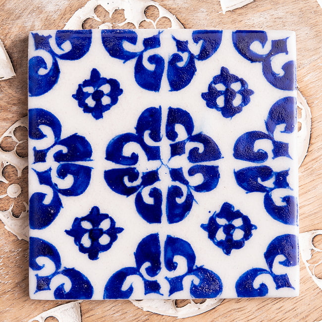〔10cm×10cm〕ブルーポッタリー ジャイプール陶器の正方形デコレーションタイルクローバーの写真