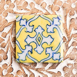 〔4.9cm×4.9cm〕ブルーポッタリー ジャイプール陶器の正方形デコレーションタイル - クロス黄の商品写真