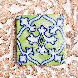 〔4.9cm×4.9cm〕ブルーポッタリー ジャイプール陶器の正方形デコレーションタイル - クロス黄緑(ID-FTNS-130)