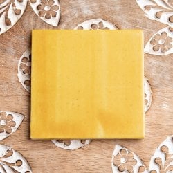 〔10cm×10cm〕ブルーポッタリー ジャイプール陶器の正方形デコレーションタイル 黄(ID-FTNS-134)