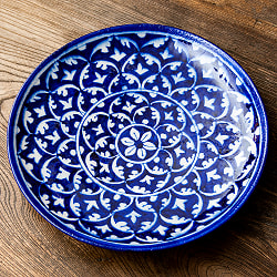 〔大皿 直径：25.5cm〕ブルーポッタリー ジャイプール陶器の円形飾り皿 大輪の花 - サブ4