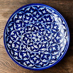 〔大皿 直径：25.5cm〕ブルーポッタリー ジャイプール陶器の円形飾り皿 大輪の花の商品写真