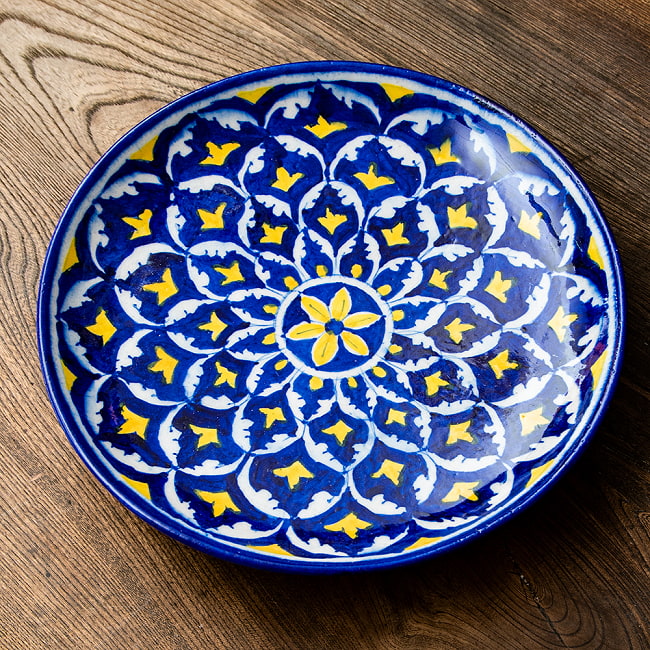 〔大皿 直径：25.5cm〕ブルーポッタリー ジャイプール陶器の円形飾り皿 大花柄 4 - 目を奪われる美しいペイントです