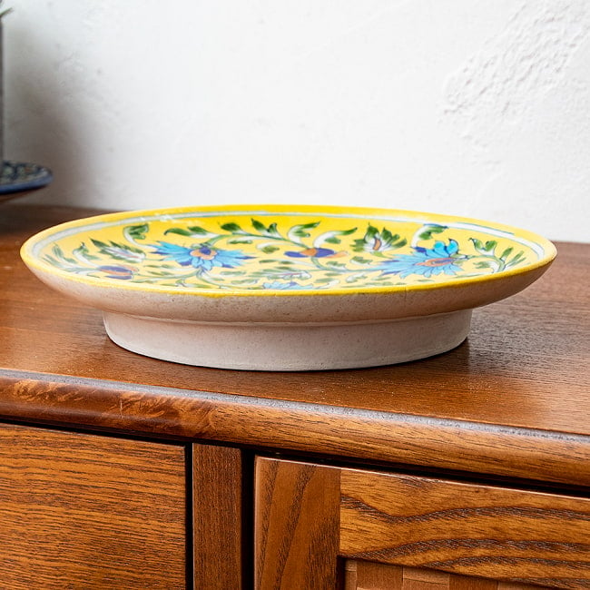 〔大皿 直径：25.5cm〕ブルーポッタリー ジャイプール陶器の円形飾り皿 ボタニカル 9 - 少し背の高いお皿になっています。