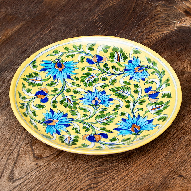 〔大皿 直径：25.5cm〕ブルーポッタリー ジャイプール陶器の円形飾り皿 黄唐草 4 - 目を奪われる美しいペイントです