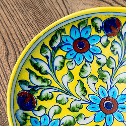 〔中皿 直径：20cm〕ブルーポッタリー ジャイプール陶器の円形飾り皿 黄唐草 - サブ3