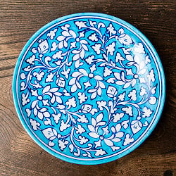 〔中皿 直径：20cm〕ブルーポッタリー ジャイプール陶器の円形飾り皿 水色唐草の商品写真