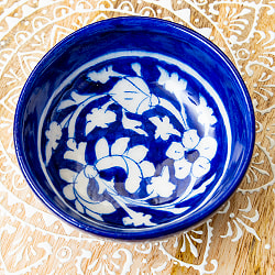 〔お椀型 直径：10.5cm〕ブルーポッタリー ジャイプール陶器の飾り皿 - サブ2