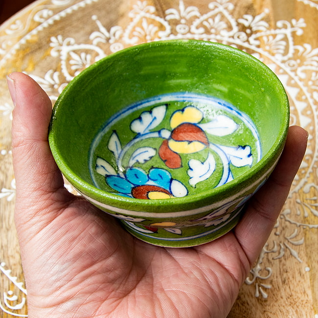 〔お椀型 直径：10.5cm〕ブルーポッタリー ジャイプール陶器の飾り皿 5 - 目を奪われる美しいペイントです