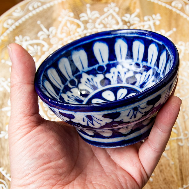 〔お椀型 直径：10.5cm〕ブルーポッタリー ジャイプール陶器の飾り皿 5 - 目を奪われる美しいペイントです