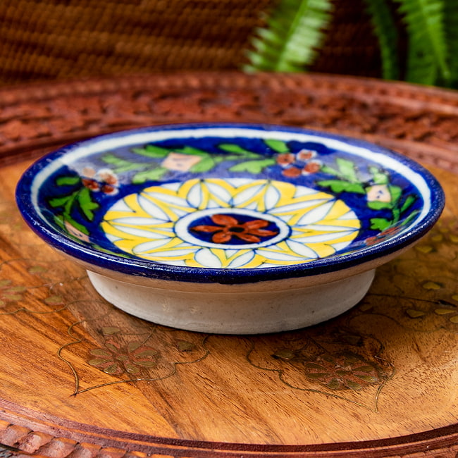 〔小皿 直径：13cm〕ブルーポッタリー ジャイプール陶器の円形飾り皿 4 - 少し背の高い小皿です。