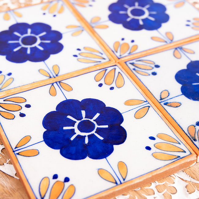 〔10cm×10cm〕ブルーポッタリー ジャイプール陶器の正方形デコレーションタイル 青花とオレンジ枠 2 - 1点1点色の濃淡が違うのも、ハンドクラフトならでは。