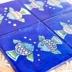 〔10cm×10cm〕ブルーポッタリー ジャイプール陶器の正方形デコレーションタイル 2匹のお魚 - サブ2