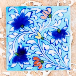 〔10cm×10cm〕ブルーポッタリー ジャイプール陶器の正方形デコレーションタイル 伸びゆく花水色(ID-FTNS-170)