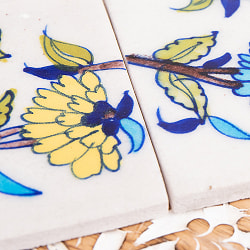 〔10cm×10cm〕ブルーポッタリー ジャイプール陶器の正方形デコレーションタイル 水色と黄色のお花コーナー 【組合せ可能】 - サブ3