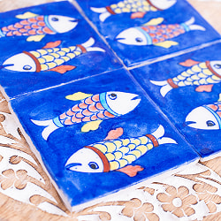 〔7.5cm×7.5cm〕ブルーポッタリー ジャイプール陶器の正方形デコレーションタイル 2匹のおさかな - サブ2