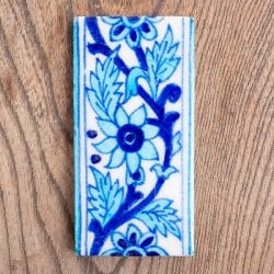 〔10cm×5cm〕ブルーポッタリー ジャイプール陶器 デコレーションタイル 蔦花水色(ID-FTNS-188)