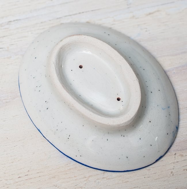 ジャイプール陶器のソープディッシュ - 紺色 7 - 裏面です。清潔感のある白でシンプルです。