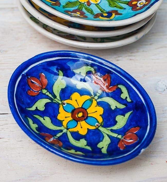 ジャイプール陶器のソープディッシュ - 紺色の写真1枚目です。伝統工芸の街・ジャイプールからやってきたソープディッシュです。ソープディッシュ,石鹸,皿,せっけん,洗面,小物置き,陶器,ブルーポッタリー