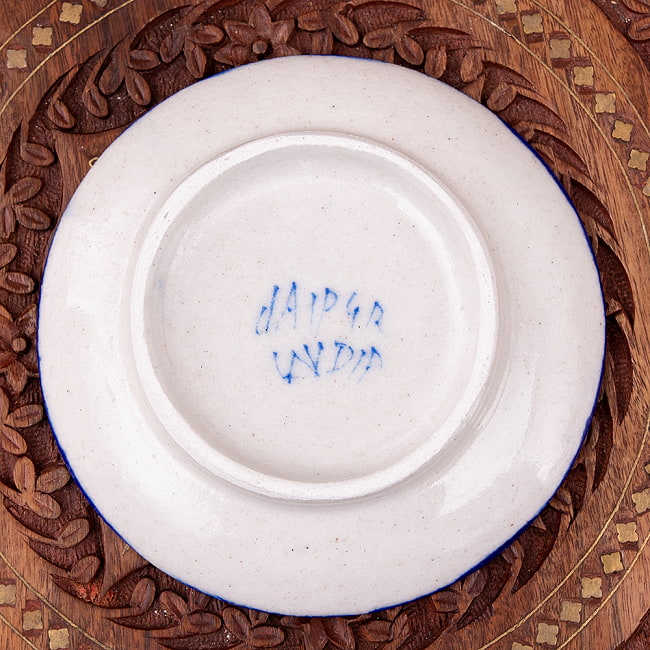 〔直径：12.5cm〕ブルーポッタリー ジャイプール陶器の円形飾り皿・小物入れ - 青系 3 - 裏面の写真です(裏面の生産地表記はものにより記載されていない場合がございます)