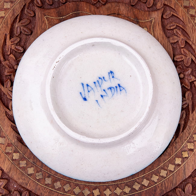 〔直径：12.5cm〕ブルーポッタリー ジャイプール陶器の円形飾り皿・小物入れ - 水色系 3 - 裏面の写真です(裏面の生産地表記はものにより記載されていない場合がございます)