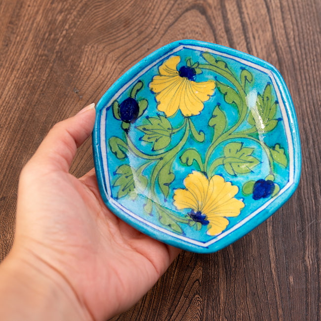 〔直径：12.5cm〕ブルーポッタリー ジャイプール陶器の六角飾り皿・小物入れ - 花柄水色 5 - 目を奪われる美しいペイントです