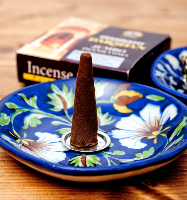 〔直径:12.5cm〕ブルーポッタリー ジャイプール陶器の六角飾り皿・小物入れ - 花柄水色 7 - お香を立てる場所としても素敵です