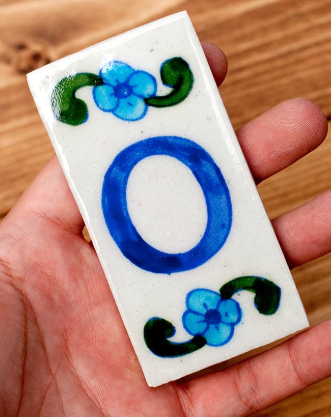 〔10cm×5cm〕ブルーポッタリー ジャイプール陶器の数字型デコレーションタイル - 0番 5 - 少し遠くからでも十分見ることができるサイズ感です