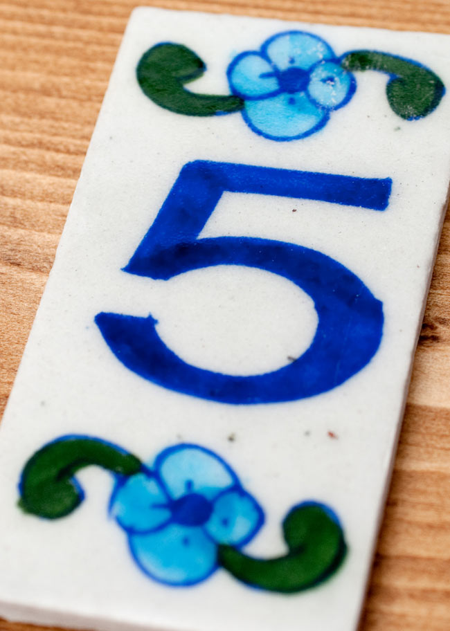 〔10cm×5cm〕ブルーポッタリー ジャイプール陶器の数字型デコレーションタイル - 5番 2 - 拡大写真です