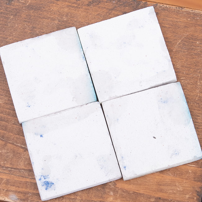 〔5cm×5cm〕ブルーポッタリー ジャイプール陶器の正方形デコレーションタイル  5 - 裏面はこちら。ざらざらしています。