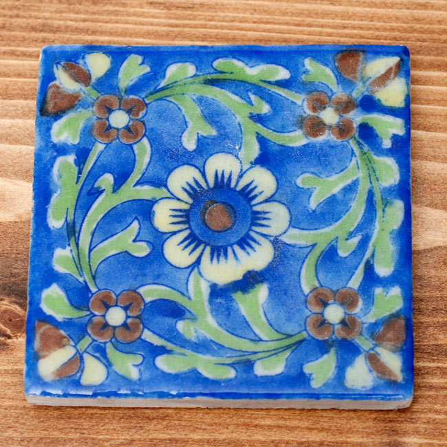 〔10cm×10cm〕ブルーポッタリー ジャイプール陶器の正方形デコレーションタイル - 唐草系 7 - 【選択:3】 薄い系花黄色 はこのような色合いになります