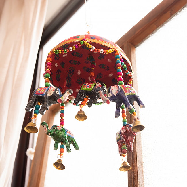 ゾウのハンギング1連【15cm程度】　赤 3 - ちょっと下から覗いてみました。下から見ても可愛いです！