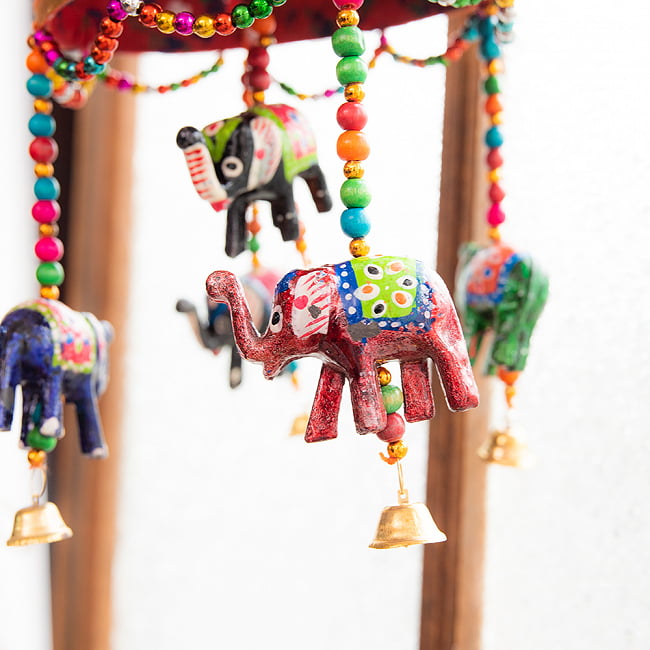 ゾウのハンギング1連【15cm程度】　赤 4 - ぞうさんをアップにしてみました。手作りなのでみんな違う表情でなんとも愛らしいです＾＾