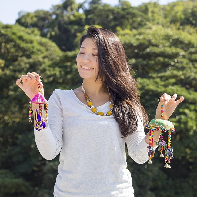 【5色展開】ゾウのハンギング1連【15cm程度】 7 - ID-HANG-188（左）と大きさを比較してみました。