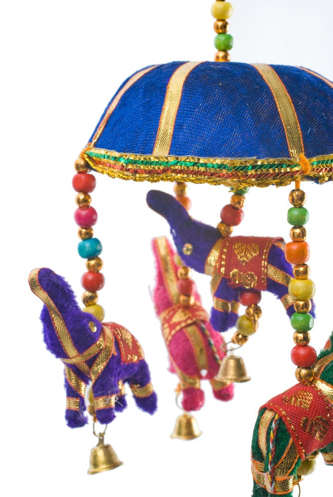 ゾウのハンギング(10.5cm程度)-青傘 2 - 色とりどりの象さんがゆれて素敵なハンギングです。