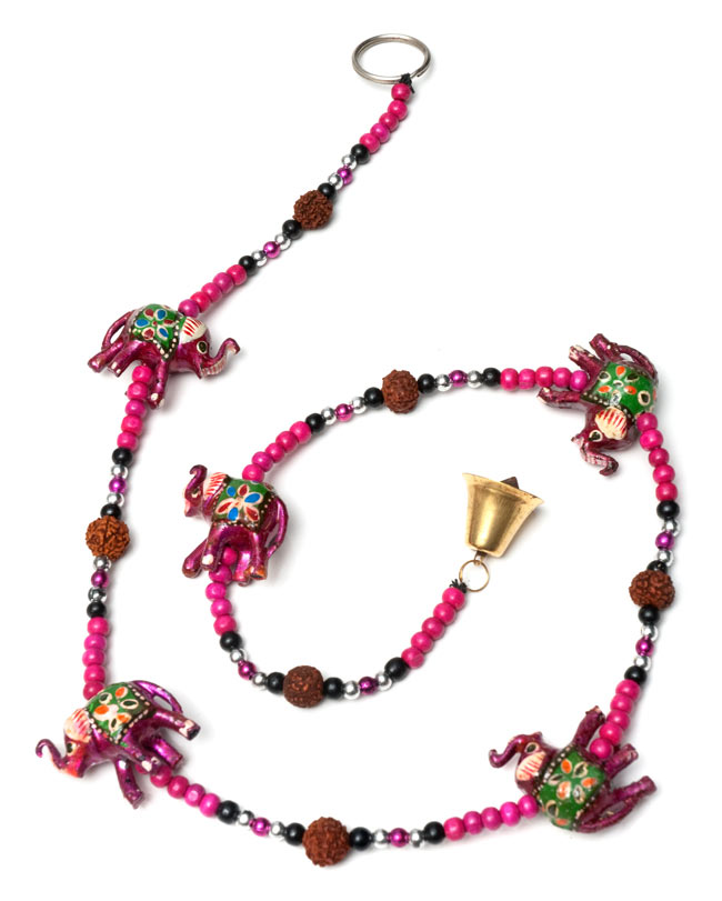 ゾウのハンギング-象さん5匹 2 - 赤色のものを丸くして全体を撮影しました