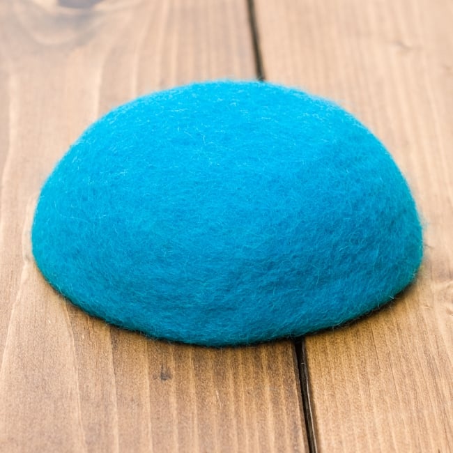 ふわふわフェルトのカラフルボウル【S】ターコイズ 3 - 裏側はこの様になっています。縫い目がありません^^