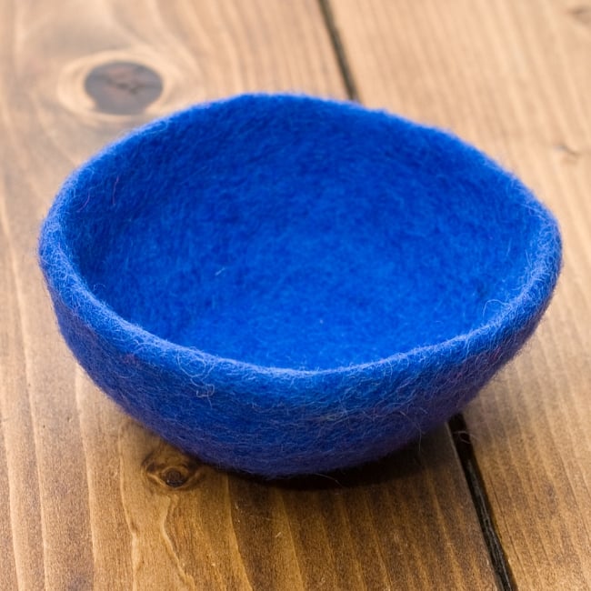ふわふわフェルトのカラフルボウル【S】ブルーの写真