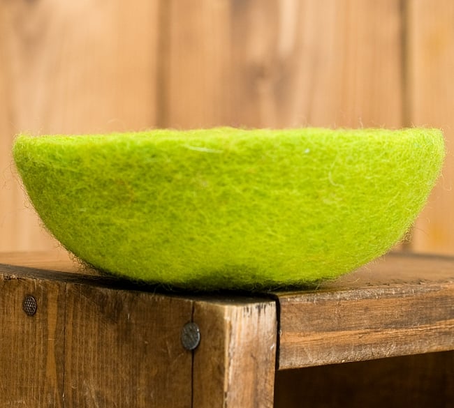 ふわふわフェルトのカラフルボウル【S】ライムグリーン 2 - 横から見るとこの様になっています