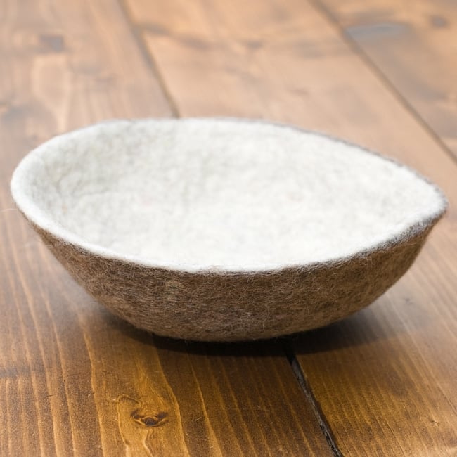 ふわふわフェルトのカラフルボウル【L】ライトグレーの写真ネパール　手作り,小物入れ,カラフル,フワフワ,ボウル