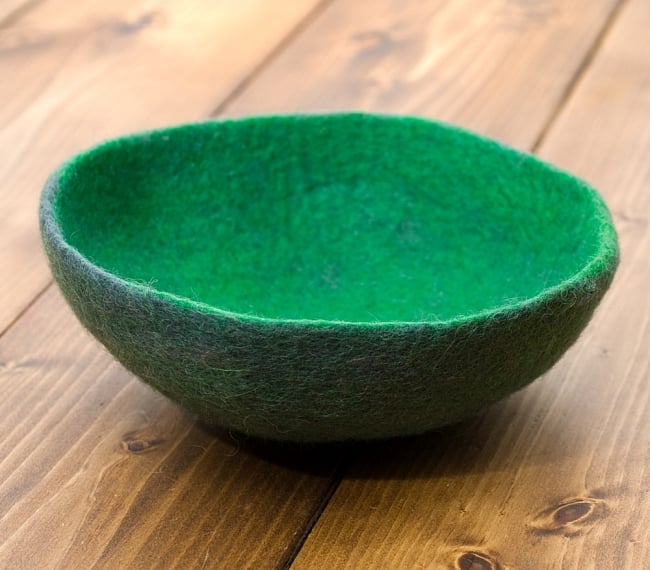 ふわふわフェルトのカラフルボウル【L】グリーン 2 - リバーシブルで使用できるのが嬉しいですね！