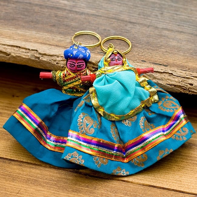 インドのお人形 ペアキーホルダー【青・緑系アソート】の写真1枚目です。ラジャスタンの手作りお人形キーホルダーですハンドメイド,人形,ラジャスタン,キーホルダー